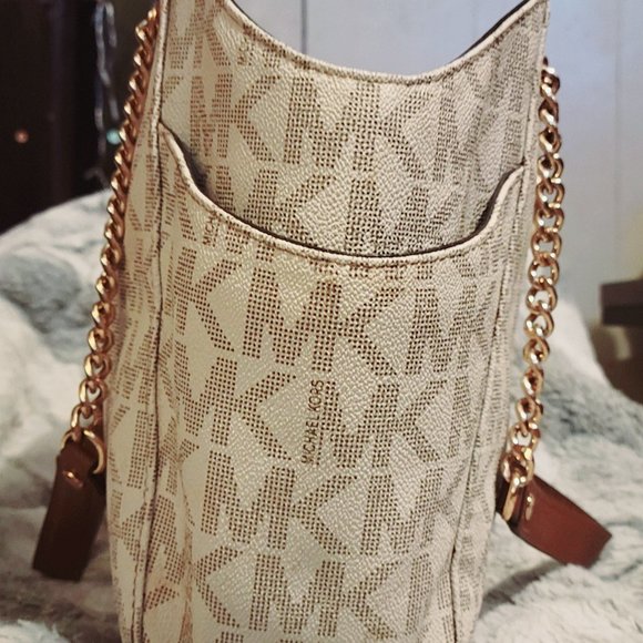 MICHAEL KORS JET SET TRAVEL LARGE CHAIN SHOULDER BAG- Cream/Monogram/Gold Chains - Picture 4 of 4